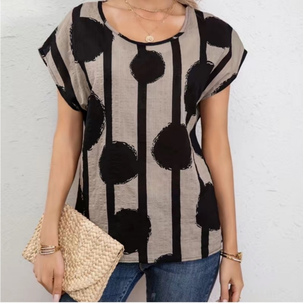 Elegant Black and Cream Women's Short Sleeve Top boutique item Size XL - Picture 1 of 7
